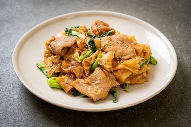 Stir-fried  Noodles Soy Sauce with Pork