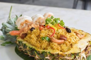 Pineapple Fried Rice with Shrimp 