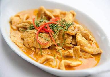 Red Curry with Chicken/Pork