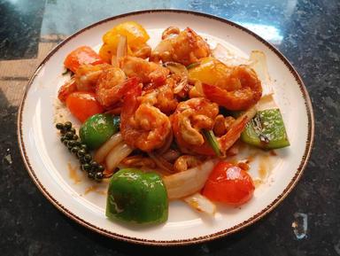 Fried Shrimps With Cashew Nuts