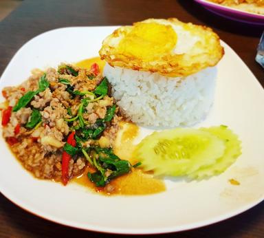 Stir- Fried Thai basil with Pork and fried eggs