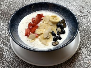 Oatmeal porridge with soy milk