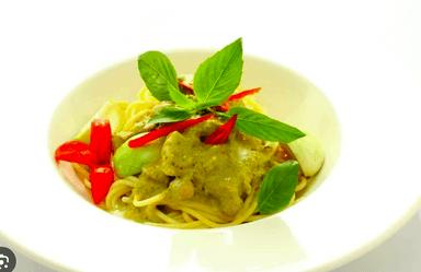 Spaghetti green curry with chicken