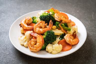 Stir-fried mixed vegetables and shrimp